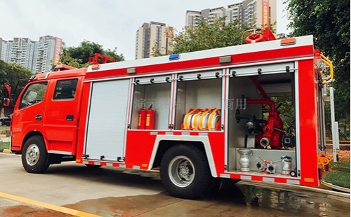 发生火灾时，如何报警