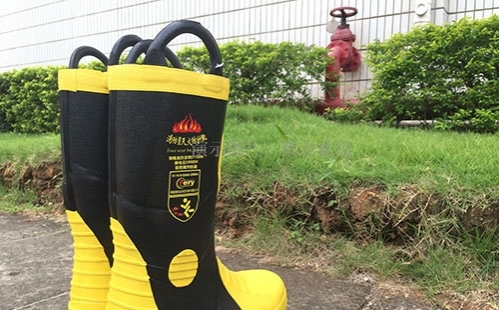 车辆发生火灾应该怎么办